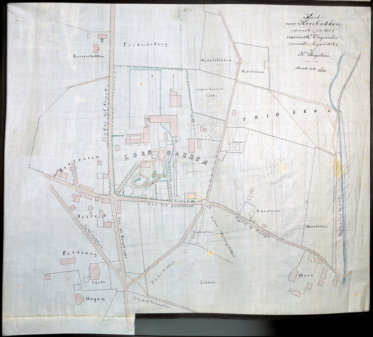Kart over Korsbakken gård i Elverum. Legg merke til kanalen som ledet vann fra Sagtjernet til Sagåa til høyre i kartet. Datert 1879.