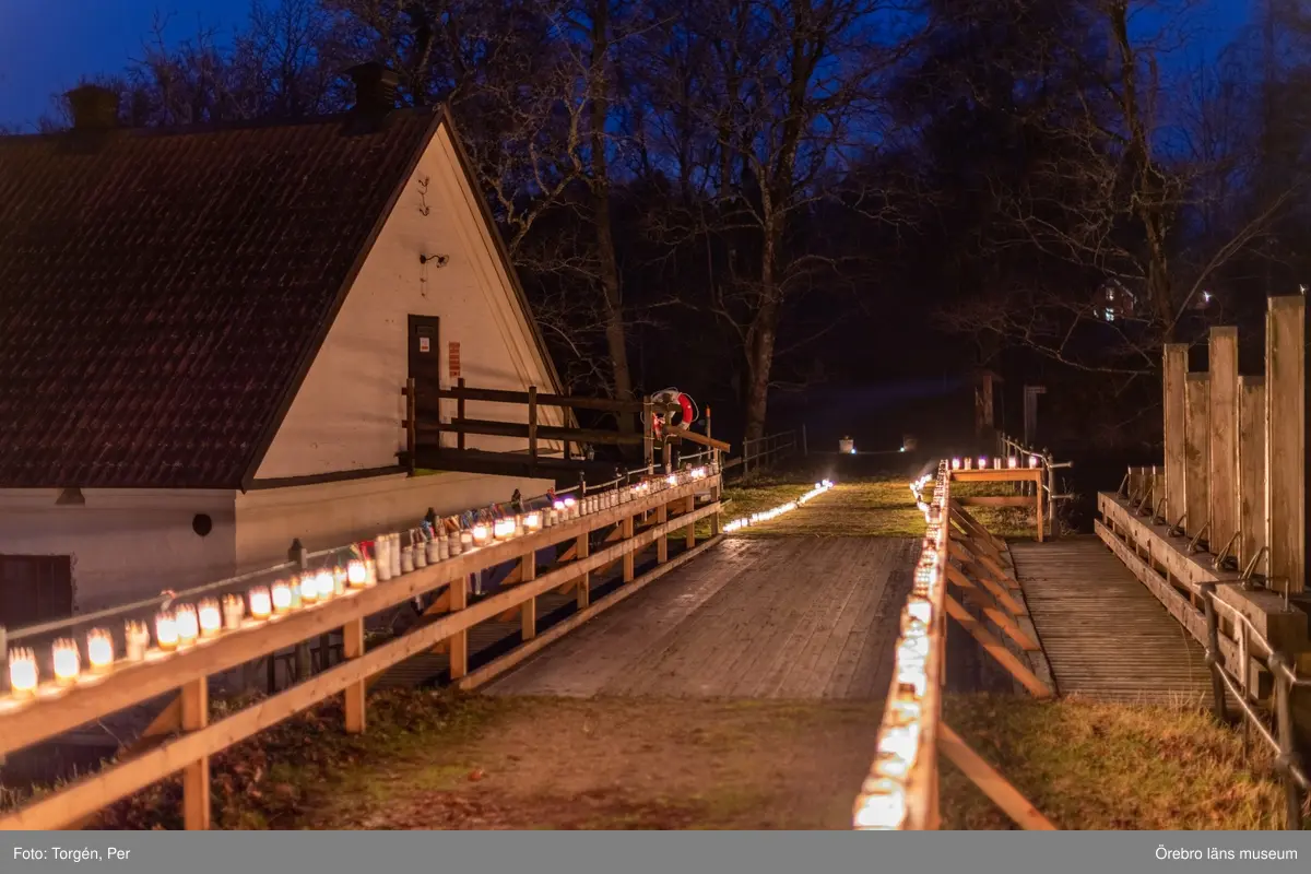 Ljusmanifestation mot rivningen av Järle kvarndamm 10 december 2020.