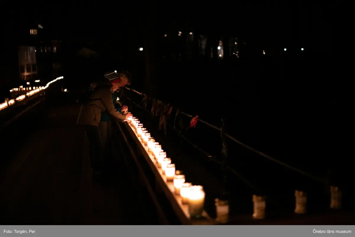 Ljusmanifestation mot rivningen av Järle kvarndamm 10 december 2020.