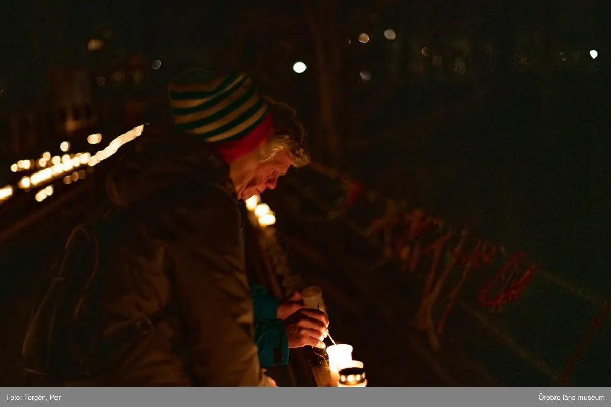 Ljusmanifestation mot rivningen av Järle kvarndamm 10 december 2020.