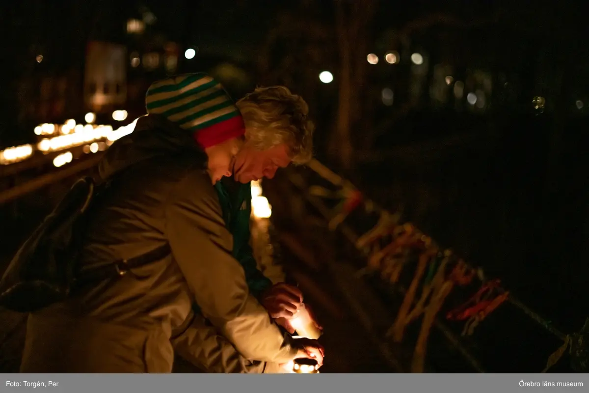 Ljusmanifestation mot rivningen av Järle kvarndamm 10 december 2020.