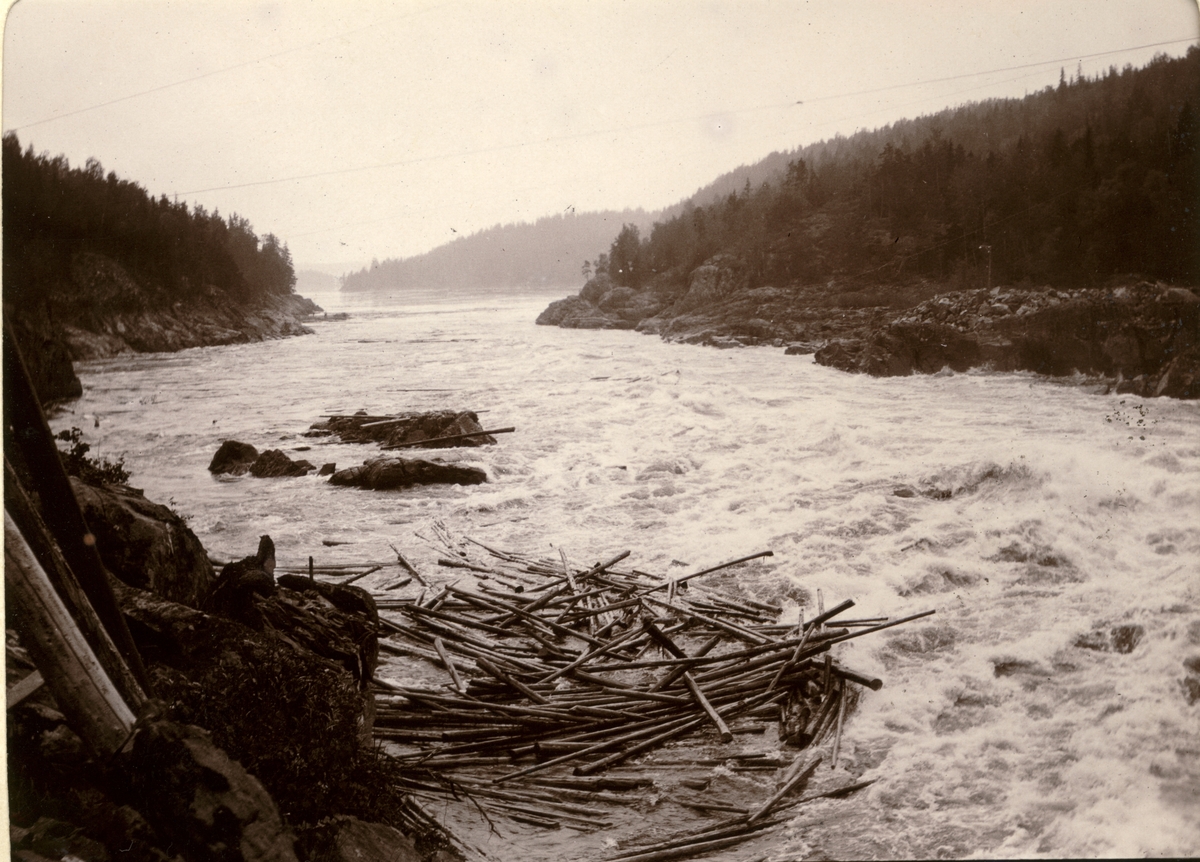 Utsikt over Glomma mot syd fra Vamma i Østfold. Fotografert 1915.