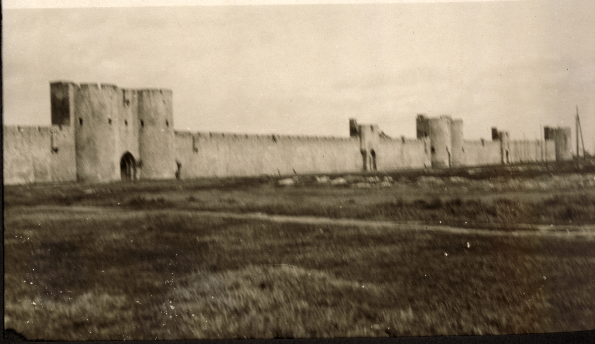 Bymuren i Aigues-Mortes, Frankrike. Bygget av Louis IX rundt 1266. Fotografert 1922 i forbindelse med reise i Frankrike.