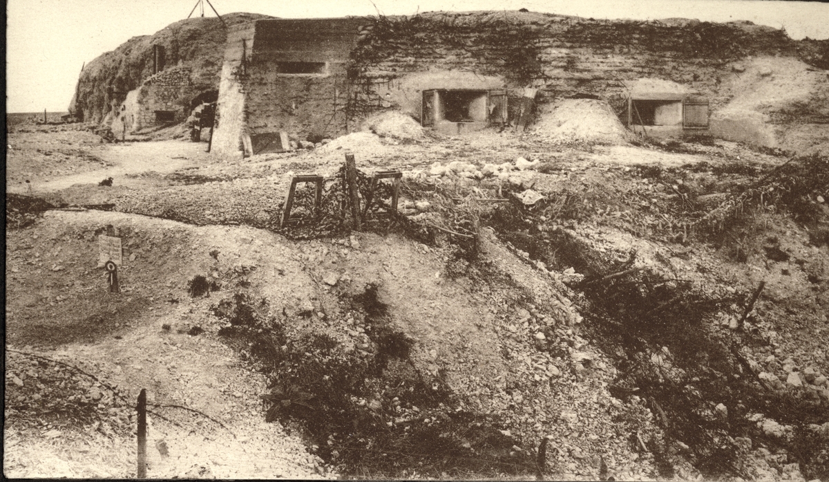 Ruinene av festningsanlegget Le Fort de Douaumont i Verdun. Anlegget ble ødelagt under slaget i 1916. Fotografert i 1922 under en rundreise i Frankrike.