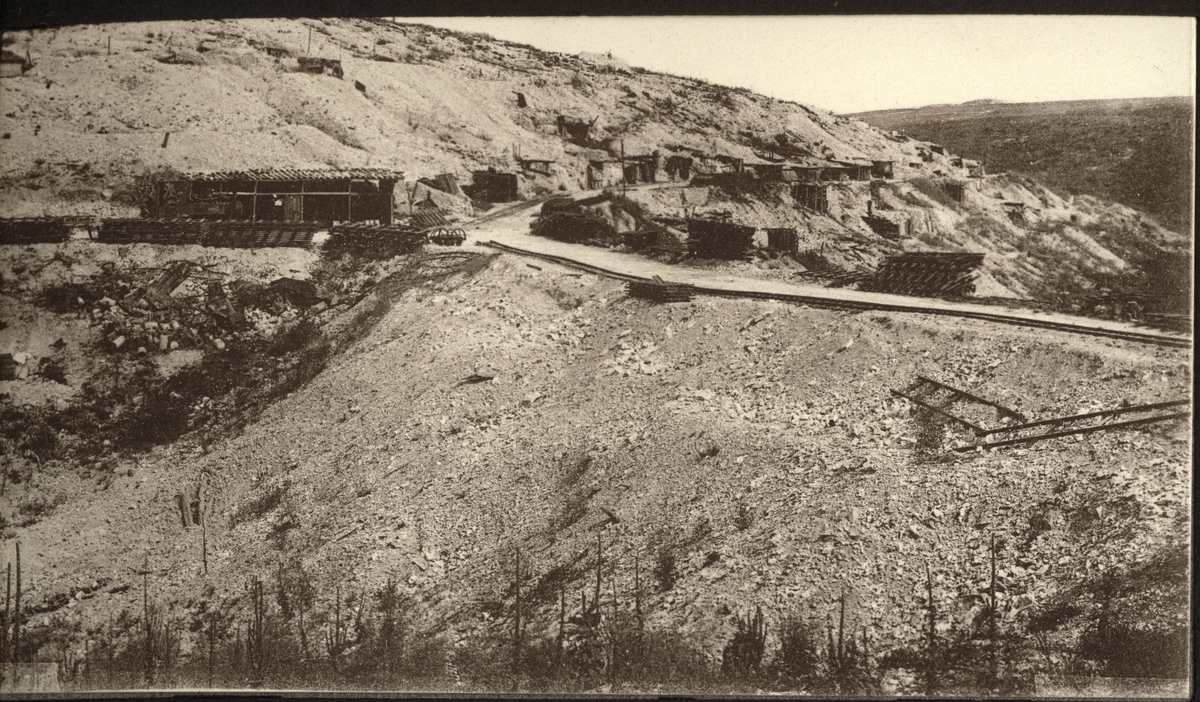 Fra Verdun i Frankrike i 1922. Antagelig rester etter første verdenskrig. Fotografert under en rundreise i Frankrike.