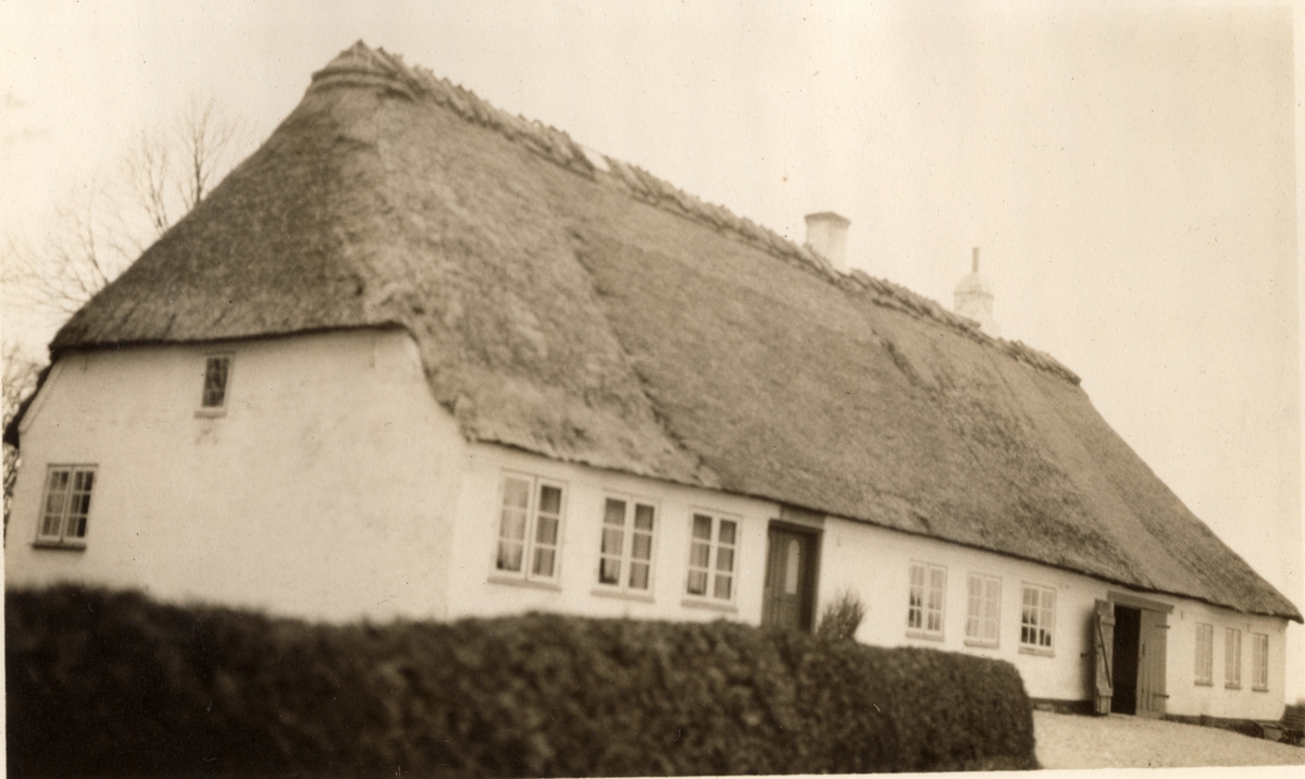 Kapellanboligen tilhørende Lysabild kirke på Als i Danmark. Fotografert mai 1922.