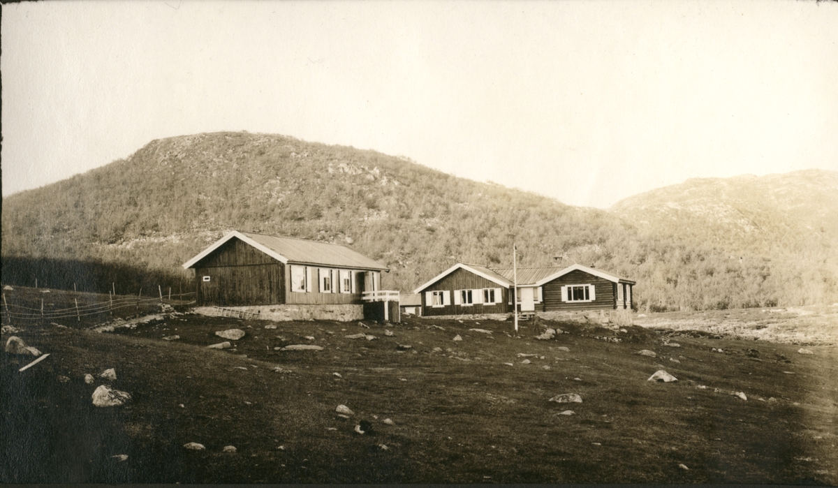 Tronskar sæter i Hol, Buskerud. Fotografert juli 1923.