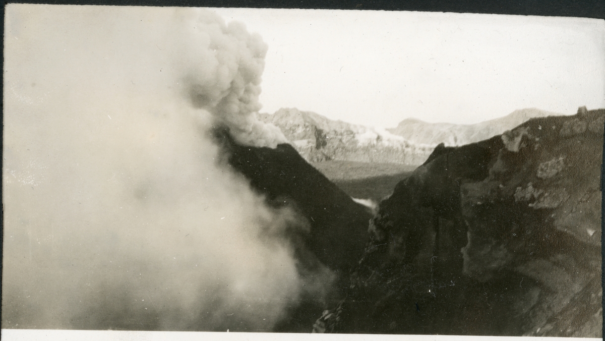 Westye Parr Egebergs foto av Vesuv i utbrudd. Fotografert i februar 1927.