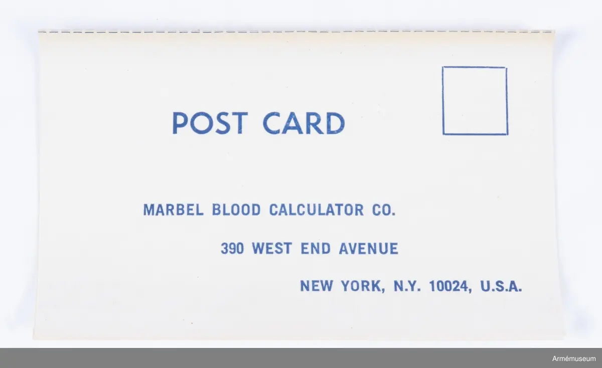Svart räknekammare med tillhörande bruksanvisning och garanti-kort på engelska.

Skylt på föremålets framsida med tillverkaruppgifter, modellspecifikation och serienummer: 
"Marbel blood - cell calculator
percentage calculator for differential blood films
adding machine for erythrocytes, leucocytes, blood platelets
NO 276 model VI-T, patented june 6, 1922 others pend.
The Marbel Blood Calculator CO.
30 W Washington St. Chicago 2, Ill, Chicago"