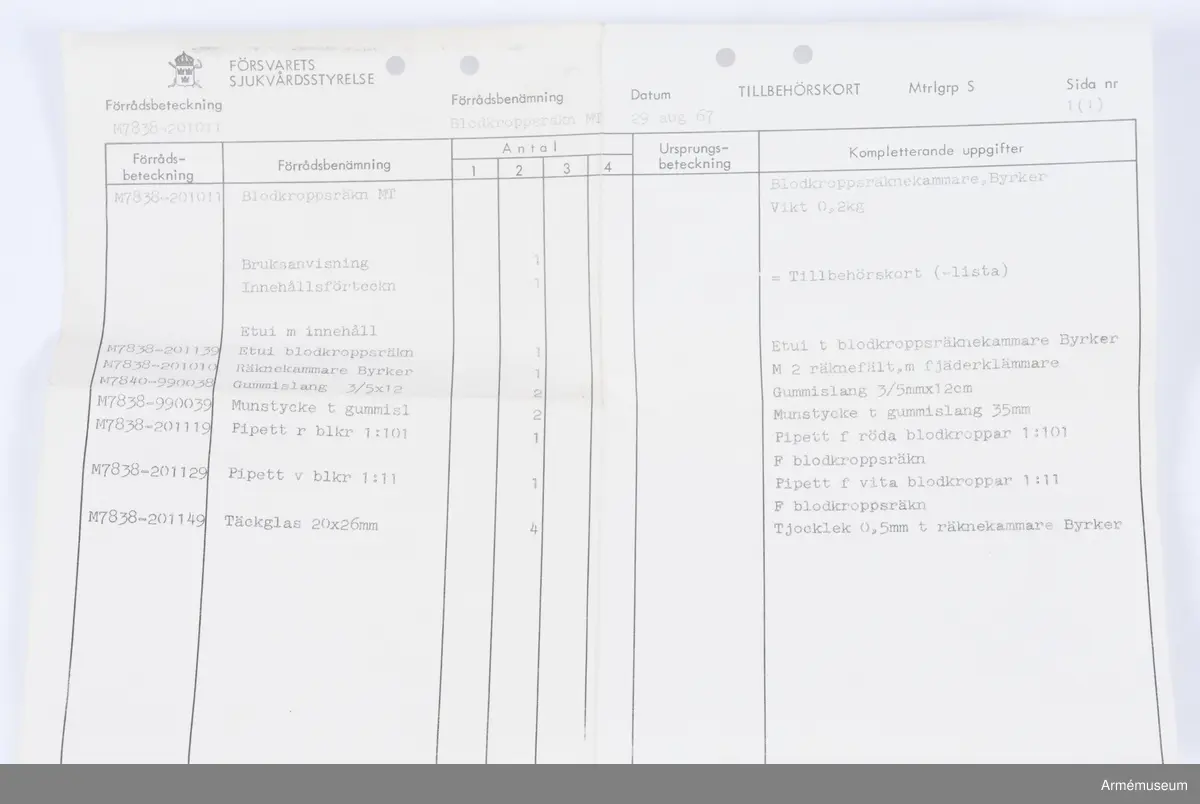Svart räknekammare med tillhörande bruksanvisning och garanti-kort på engelska.

Skylt på föremålets framsida med tillverkaruppgifter, modellspecifikation och serienummer: 
"Marbel blood - cell calculator
percentage calculator for differential blood films
adding machine for erythrocytes, leucocytes, blood platelets
NO 276 model VI-T, patented june 6, 1922 others pend.
The Marbel Blood Calculator CO.
30 W Washington St. Chicago 2, Ill, Chicago"