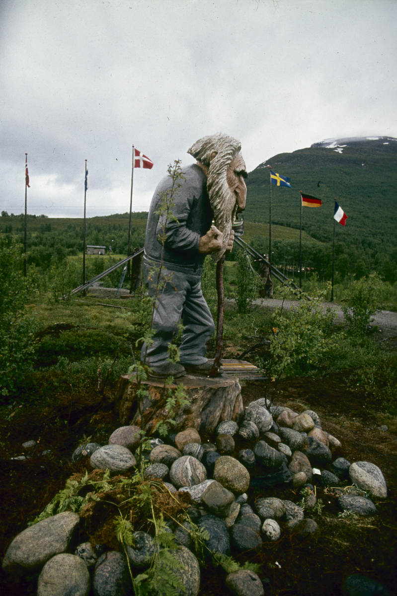 Skibotn, treskulptur Lyngskroa.