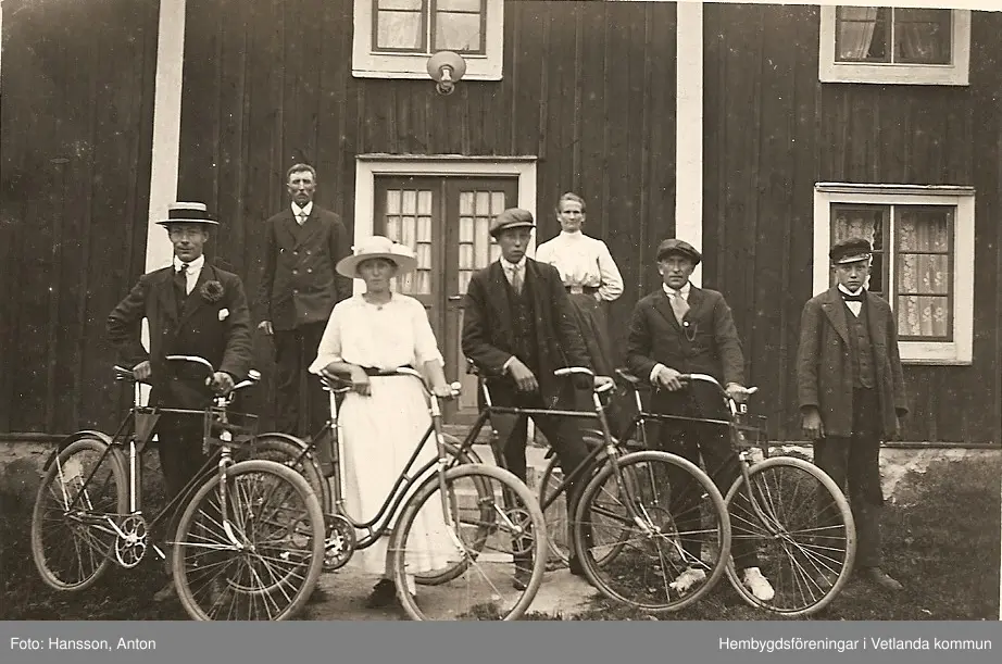 Cyklister i Fröderyd.
Fröderyds Hembygdsförening