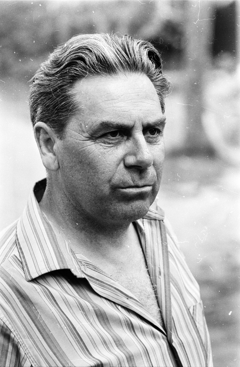 "Hushållningssällskapet i B-län tar över Fyrväpplingen", Bladåkers socken, Uppland 1972