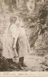 Postkort, kolorert lystrykk, foto av to jenter brukt som jul