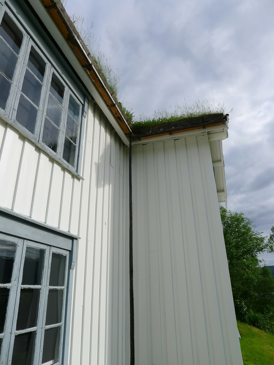 Huset er bygd i 2 omganger, i 1750 og 1814.