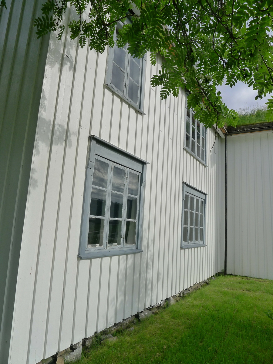 Huset er bygd i 2 omganger, i 1750 og 1814.