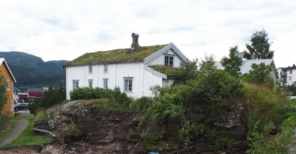 Våningshus (Per smedstua) fra 1847, det nest eldste huset på Hemnesberget