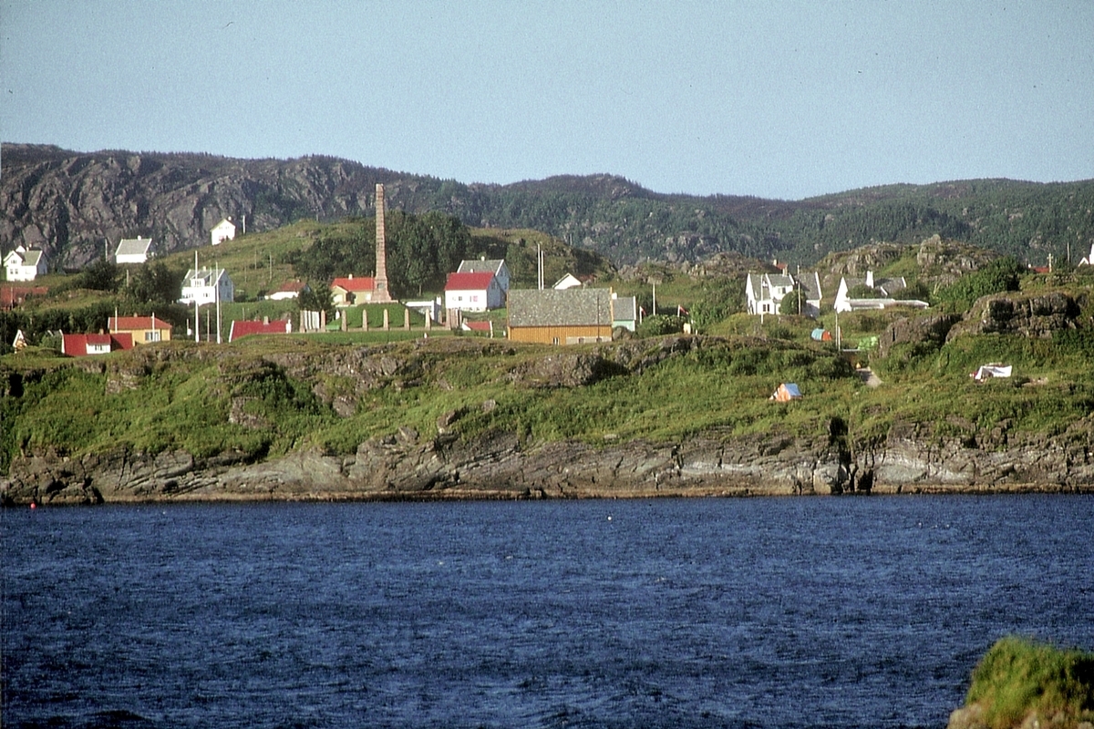 Haraldsstøtta sett mot nordøst. Utsikt fra Killingøy, ca. 1970.