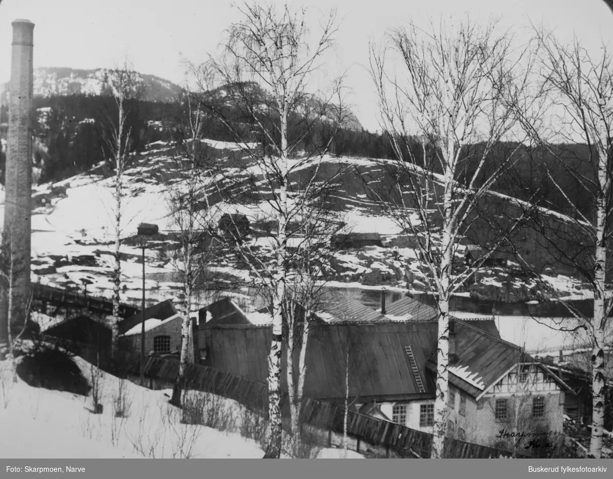 Haugfoss brug. Tresliperi.Sliperiet ble anlagt i 1894 og lagt ned etter en brann i 1926.