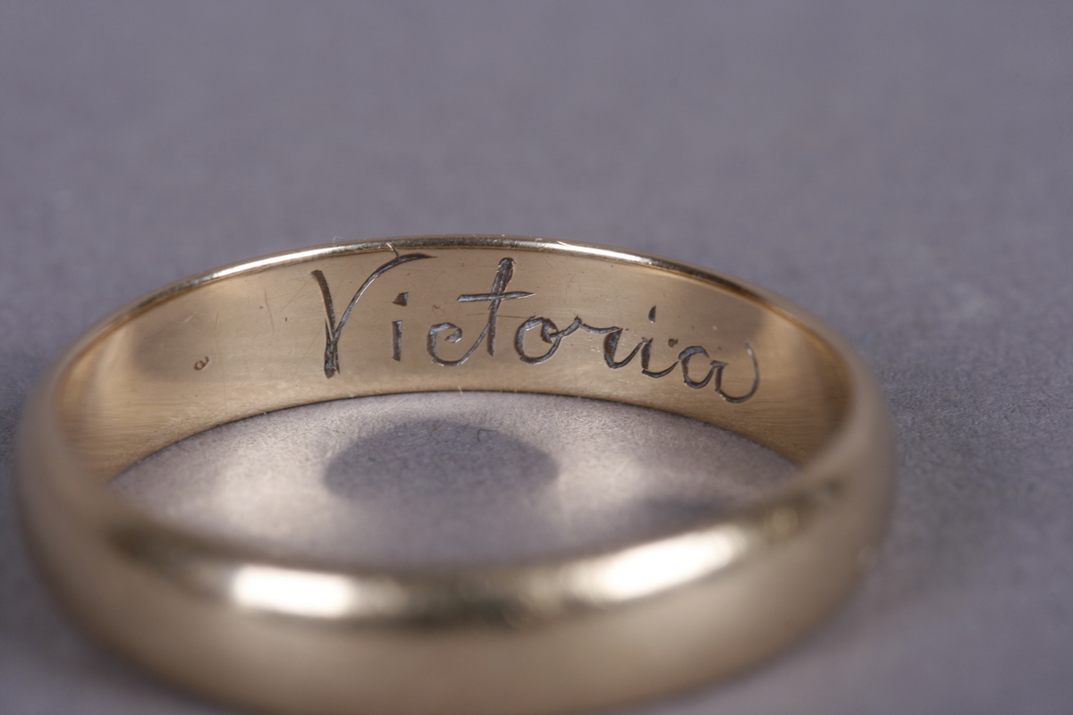 Ring i støpt metall, trolig gull.