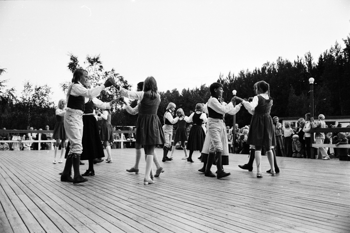 Familjefest på Ringvallen, Ullfors, Uppland, juli 1972