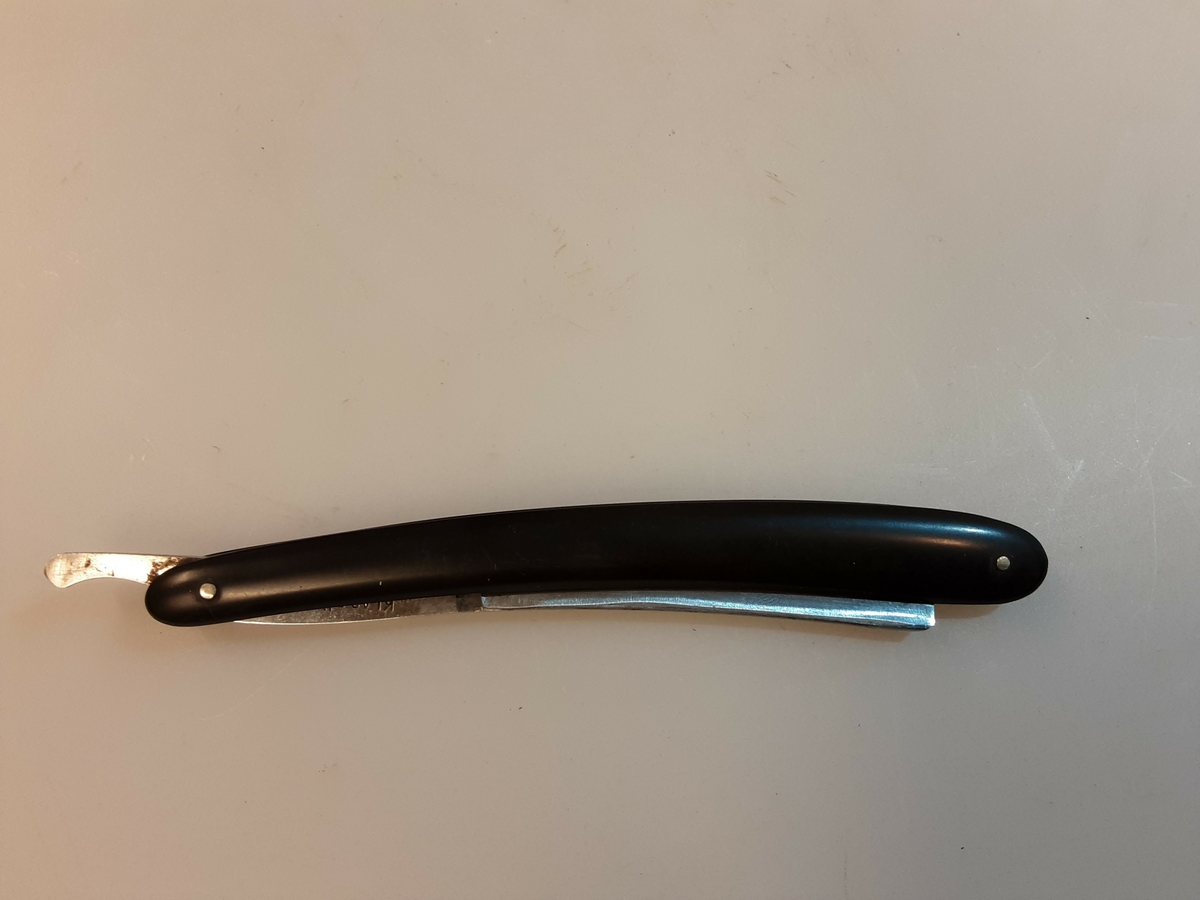 Barberkniv med beinskaft