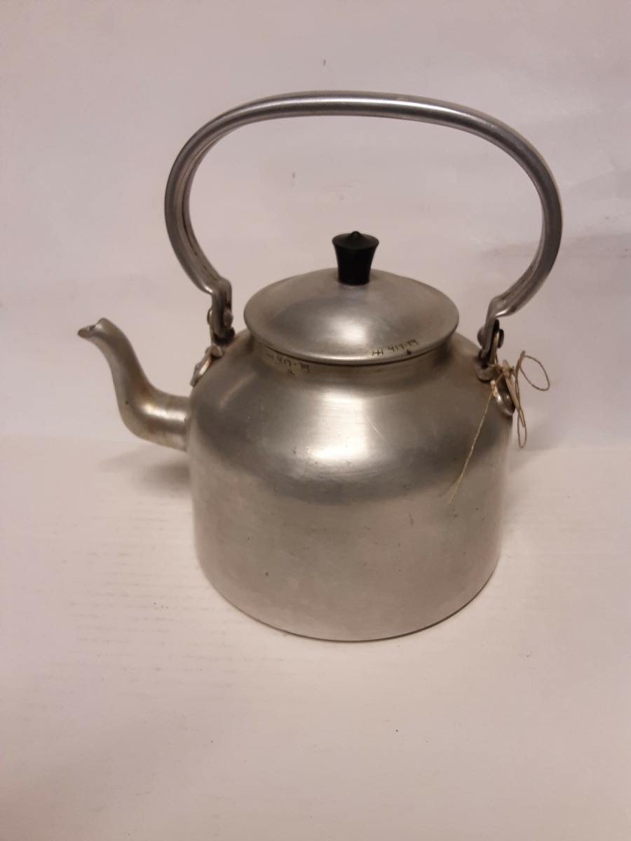 HH.1979-0417 A = Kaffekjele.
HH.1979-0417 B = Lokk.