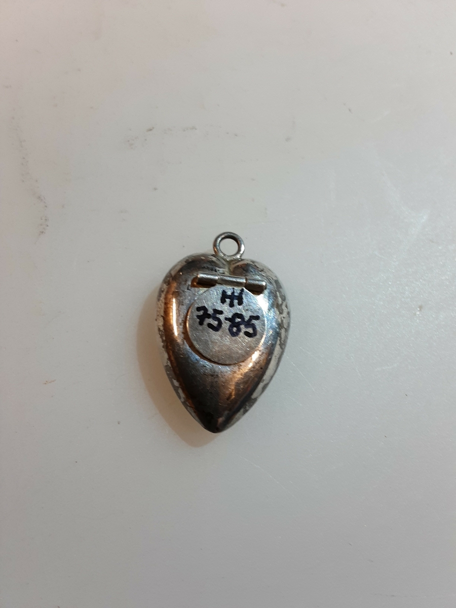 Luktevannshus/amulett