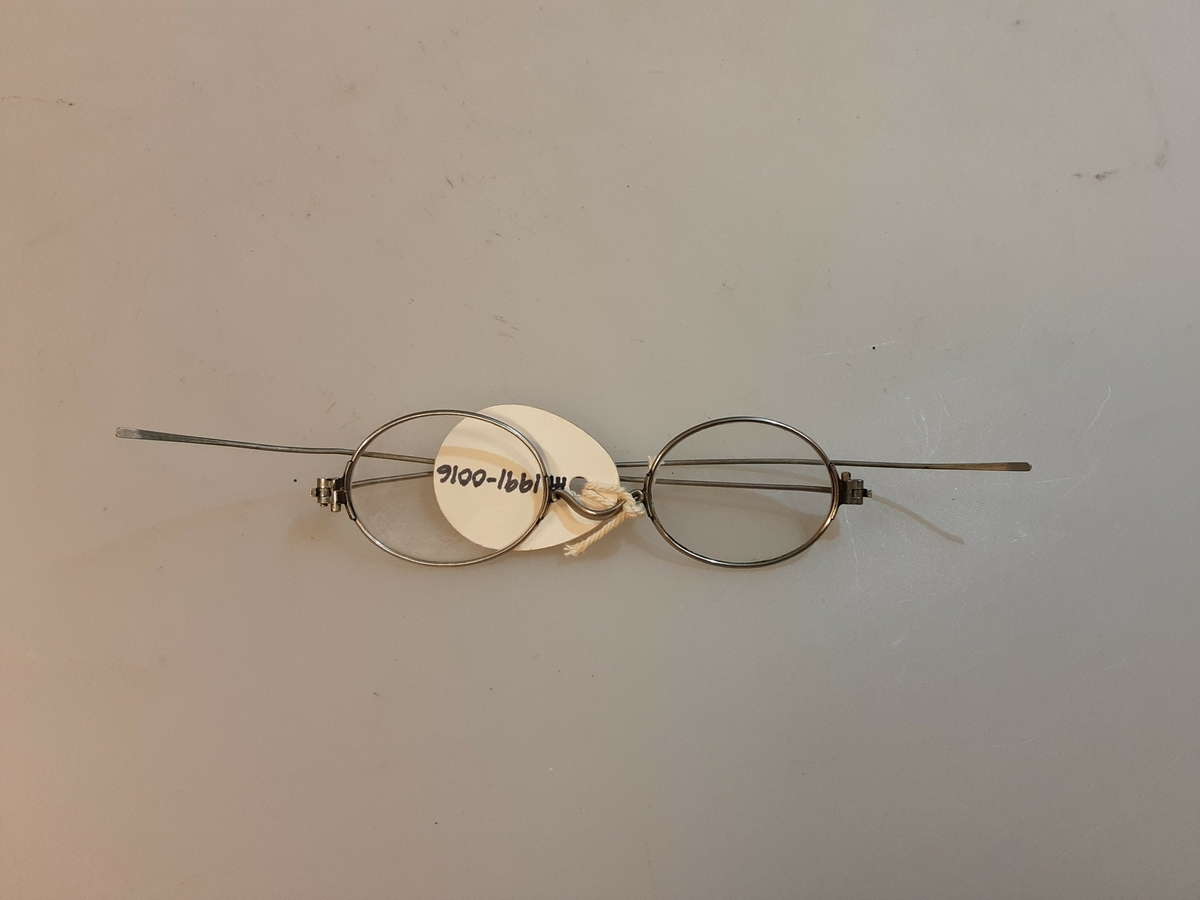 Form: Oval glassinnfatning
