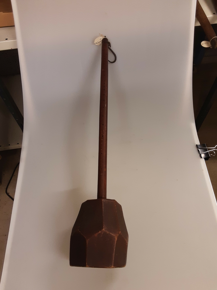 Form: 8-kantet, facetert
