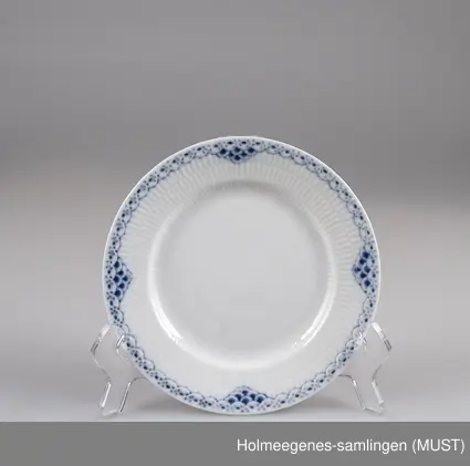 Hvit porselen med blått musselmønster