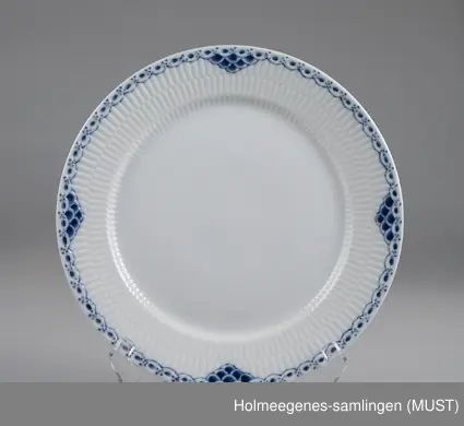 Hvit porselen med blått musselmønster