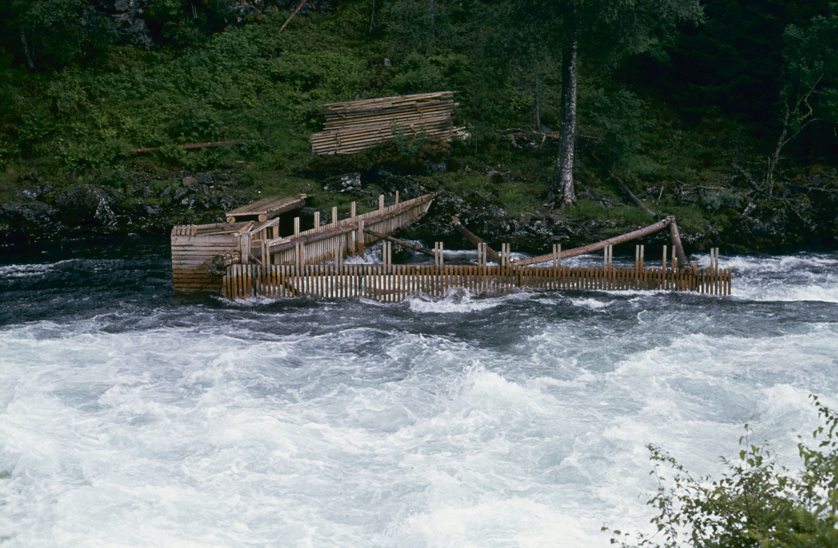 Sandsfossen, laksekjerr.