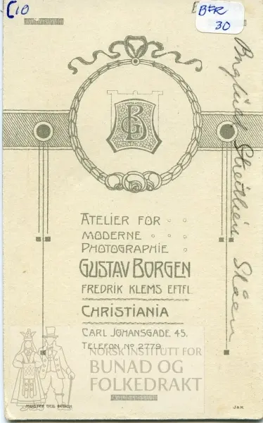 Kvinne i bunad