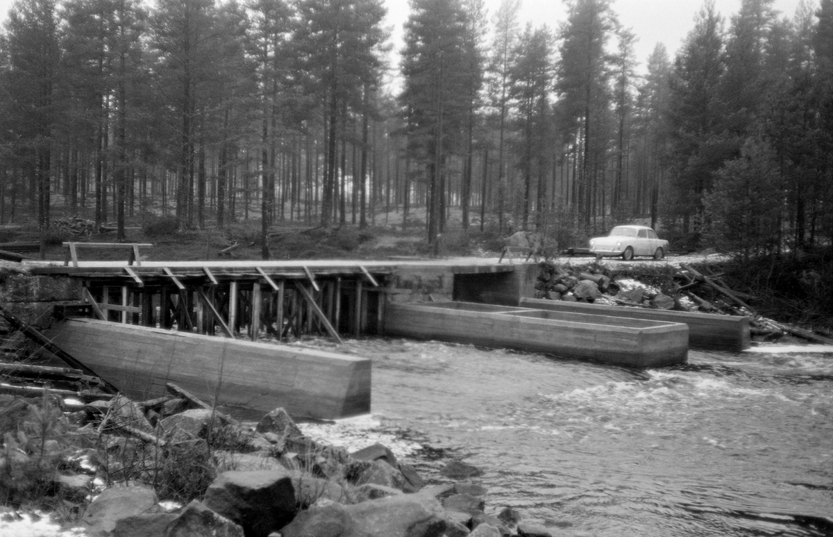 Damanlegg i betong. Nåledam. Vermundsdammen i Åsnes, Hedmark.