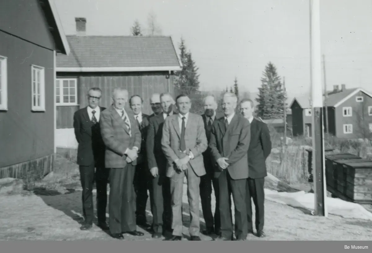 Bilde tatt 1975.  F.v  Halvard O. Dokka, Hans Stulen, Arvid Smith, Thorleif Strandskogen, Gunnar Boklund (død 1976), Eivind Redalen, Jon H. Forberg, Kittil Dale og Olav Lia