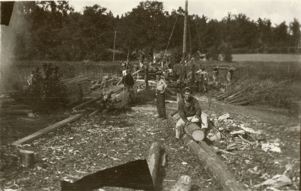 Text i fotoalbum: "Brobygget vid Fågelbro (Strömma kanal). Bron i olika skeden".