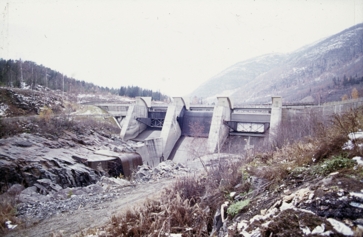 Harpefoss kraftverk, dam.