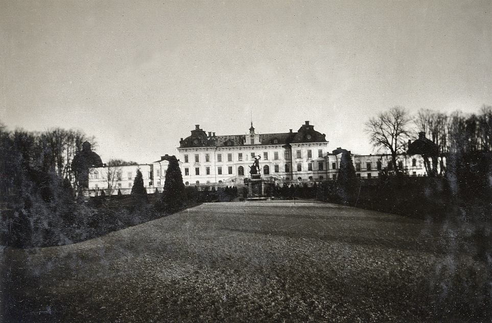 Drottningholms slott från slottsparken.