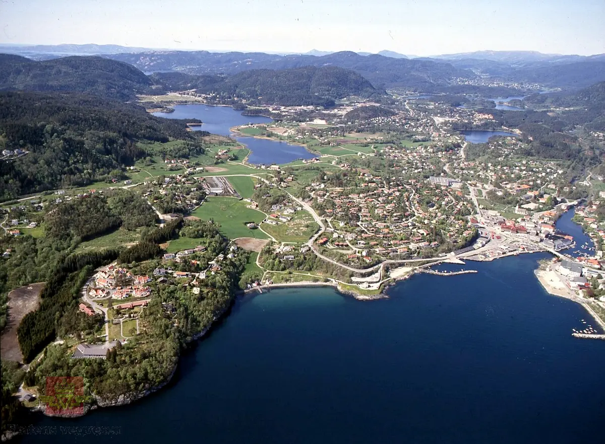 Lysekloster i Os kommune, 1987. Flyfoto.