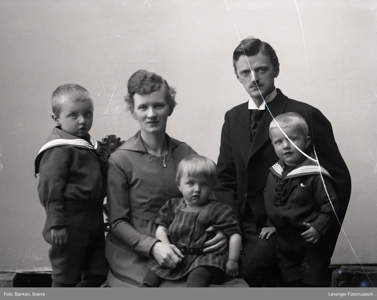 Gruppebilde av familie