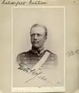 Porträtt av Gustaf Hermansson Sabelfelt. Äldste son till sjöofficeren Herman Sabelfelt och hustrun Gustava von Hermansson. 
Efter examen vid krigsskolan 1886 inledde han militär karriär vid Svea artilleriregemente Från 1889 gift med Gabriella Adlercreutz, från vilken han skildes 1902. Äktenskapet välsignades med barnen Nils (född 1890) och Alice (född 1900). År 1919 omgift med Renée Winifred Mc Connel. Även detta äktenskap kom att upplösas. Paret skildes 1929 utan att ha fått några barn.