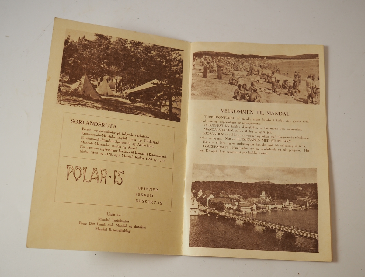 Turisthefte for Mandal by fra 1951. Innholder informasjon om Mandal, kart over byen og annonser for noen av byens bedrifter.