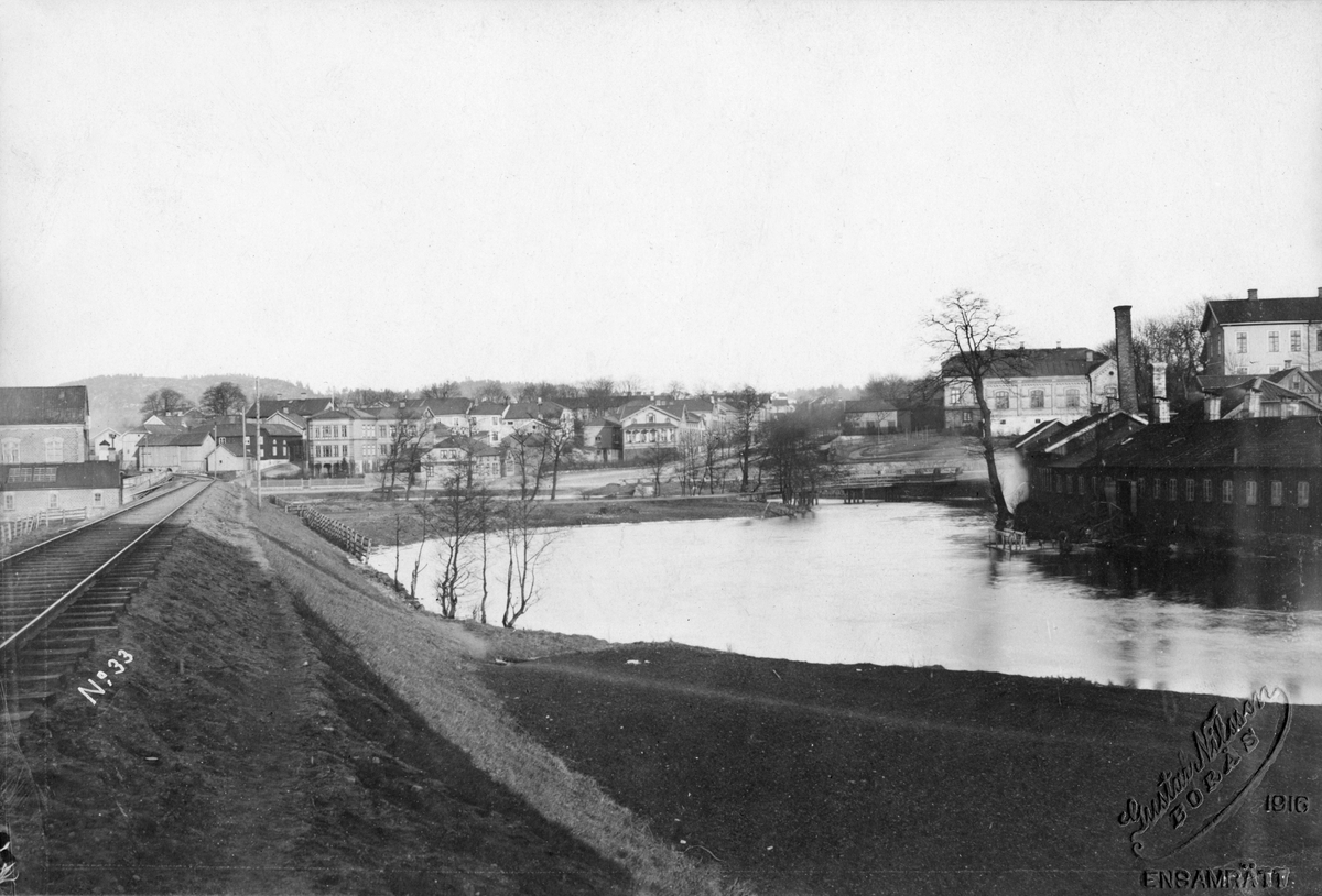 Från Borås Nedre Station mot öster med Swarz Berglunds färgeri t.h. år 1881.