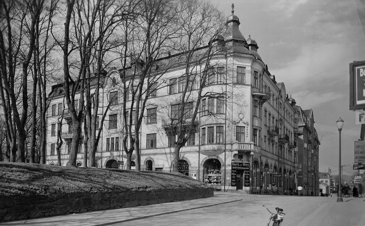 Österlånggatan mot norr med von Ahns bosättningsmagasin i kvarteret Castor år 1927.