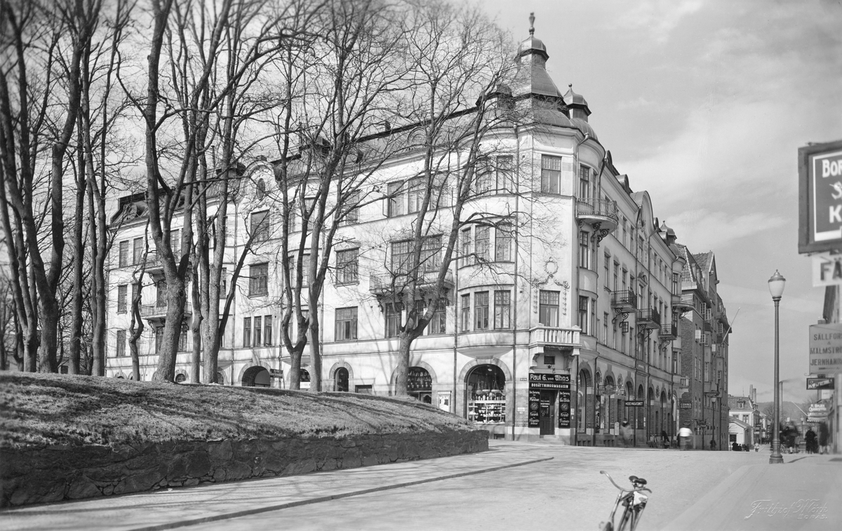 Österlånggatan mot norr med von Ahns bosättningsmagasin i kvarteret Castor år 1927.