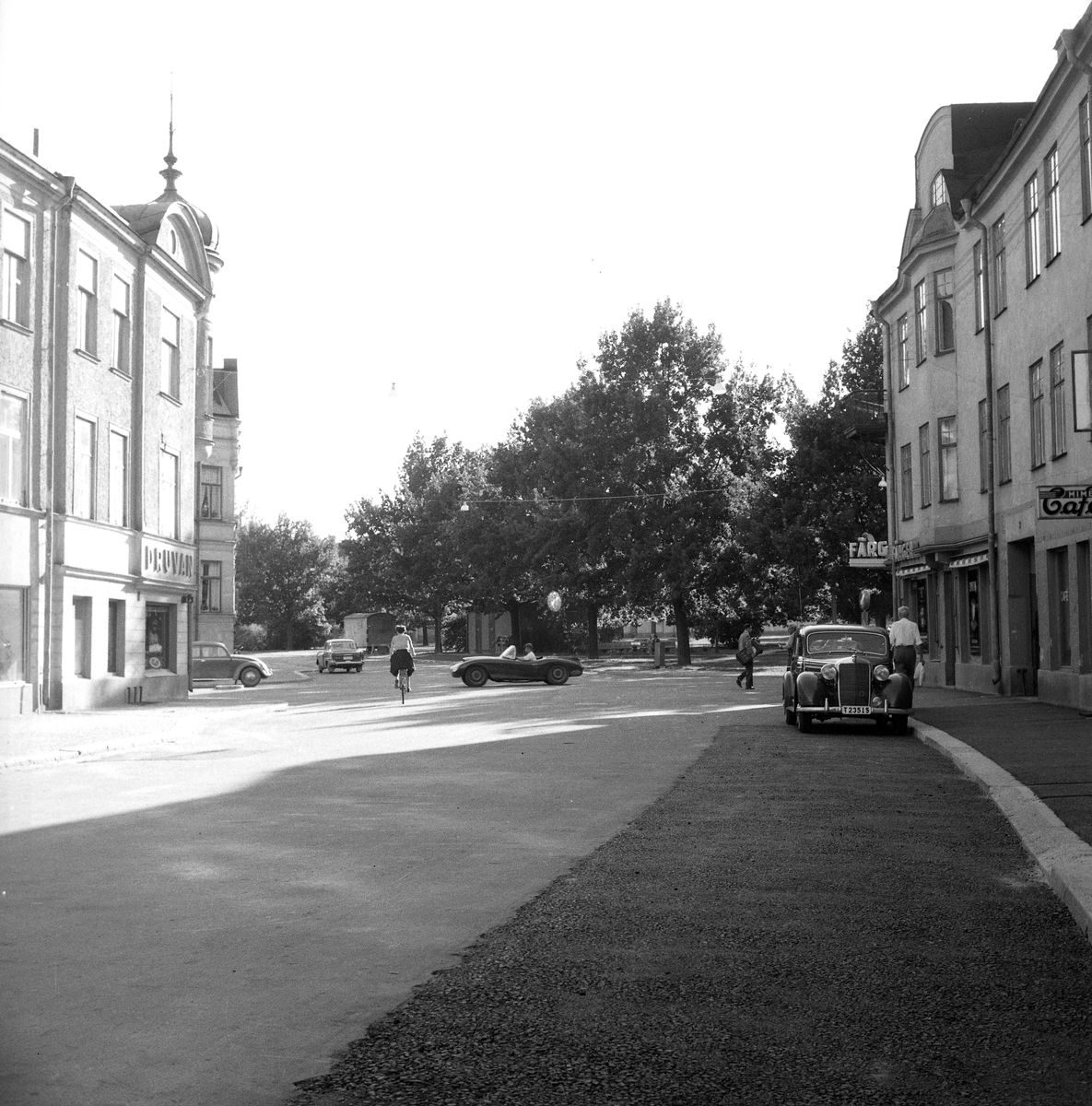 Mordbilens väg kartlagd. 
8 juli 1959. 
Ringgatan, närmast korsningen med Ekersgatan.