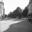 Mordbilens väg kartlagd.  
8 juli 1959. 
Ringgatan, närmast korsningen med Ekersgatan.
