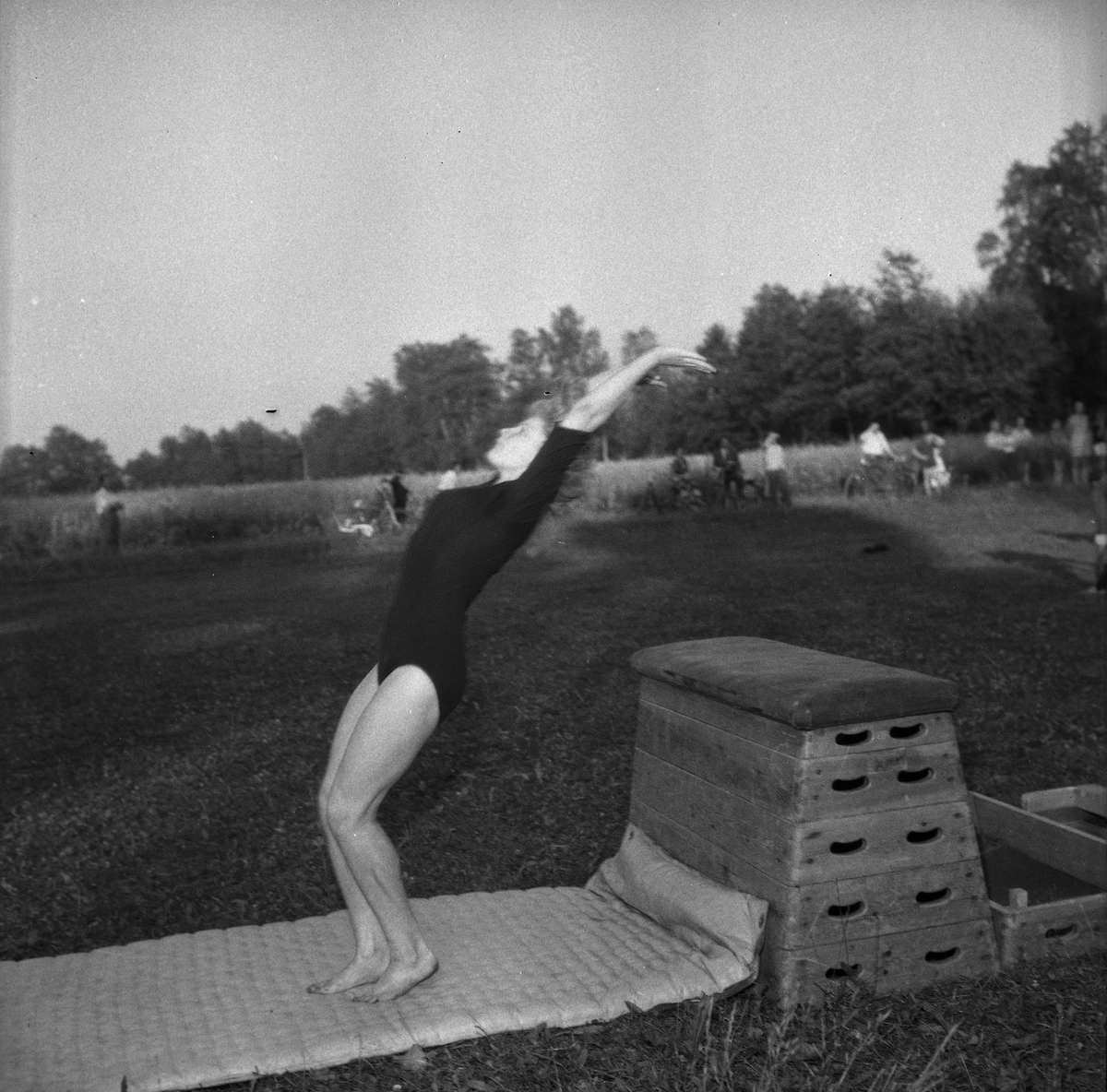 Spänst folk i farten vid Hästhagen. 
10 juli 1959.