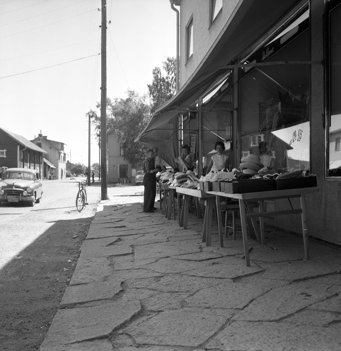 Adolfsons klädaffär. 
10 juli 1959.